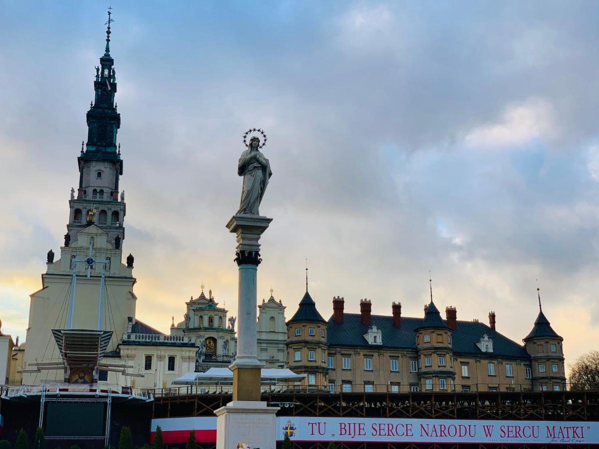 ホテルDom Pielgrzyma Schr Grabowka エクステリア 写真