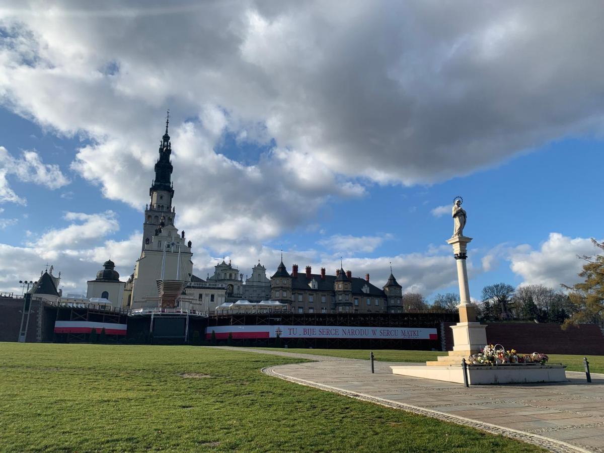 ホテルDom Pielgrzyma Schr Grabowka エクステリア 写真